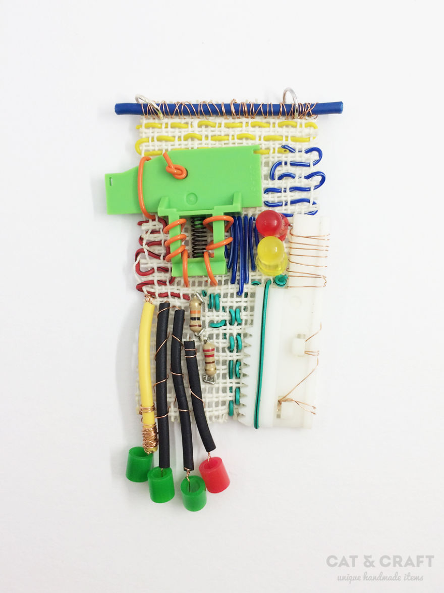 I Make Brooches By Knitting Cables