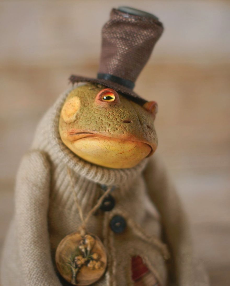 These Fab Papier-Mache Frogs Would Fairy-Tale Any Room These Fab Papier-Mache Frogs Would Fairy-Tale Any Room