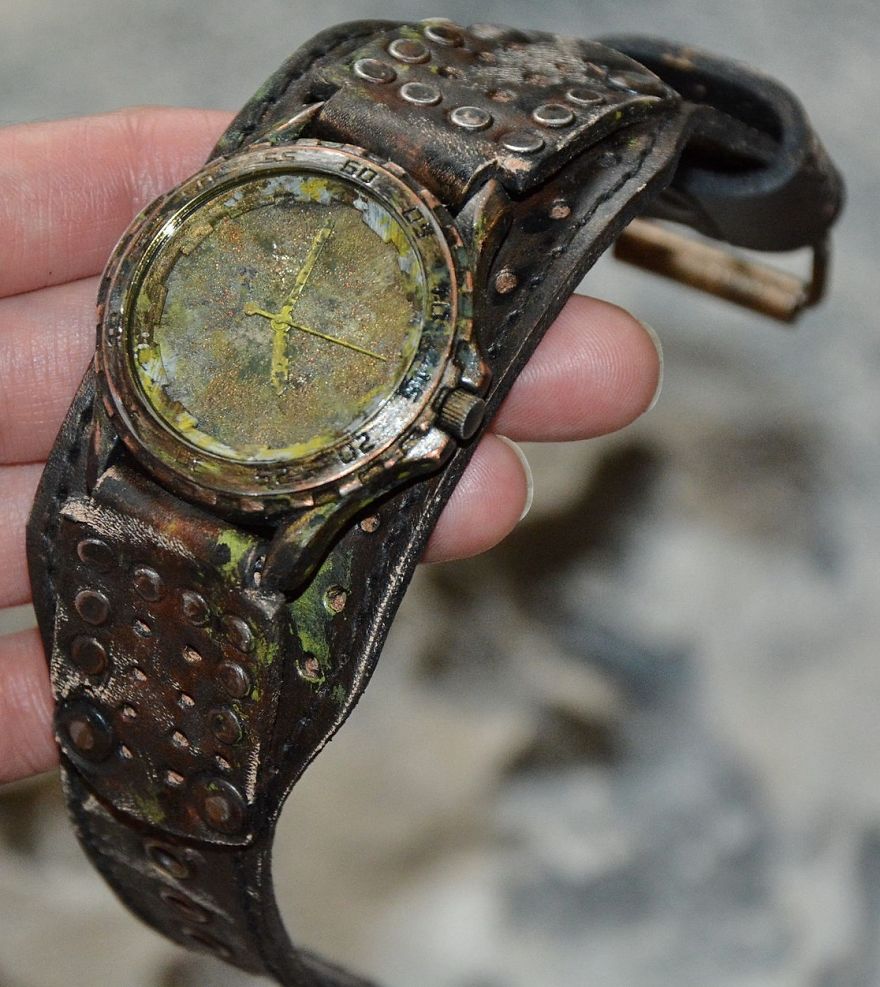 сталкер priboi story. часы из сталкера. час сталкер. сталкер фото выброса. восток командирские моддинг латунь.