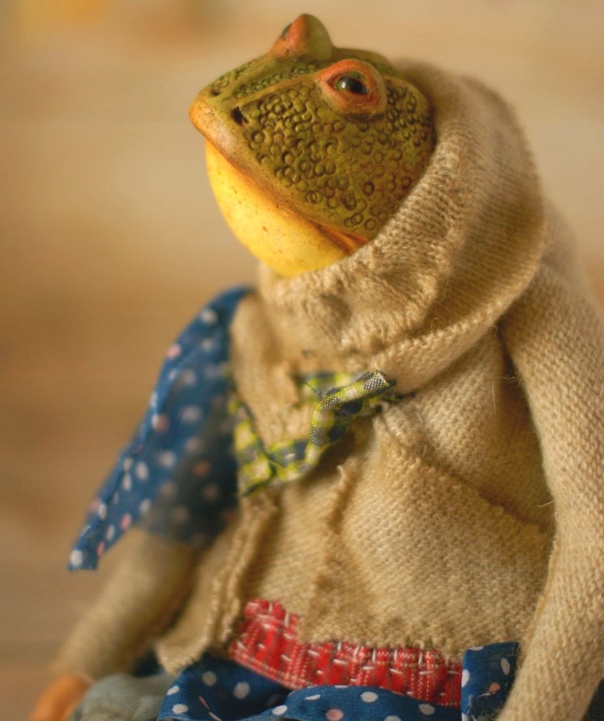 These Fab Papier-Mache Frogs Would Fairy-Tale Any Room