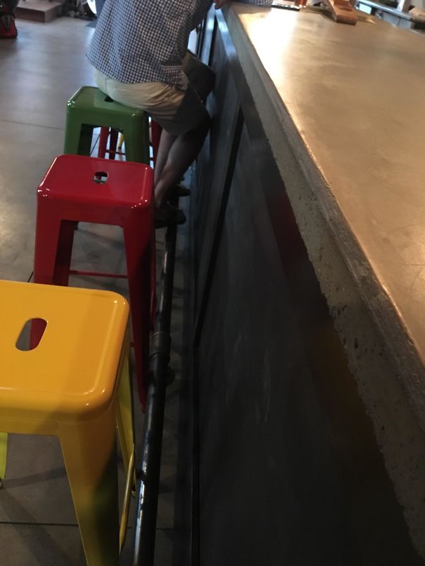 No Extended Bar And Uncomfortable Stools