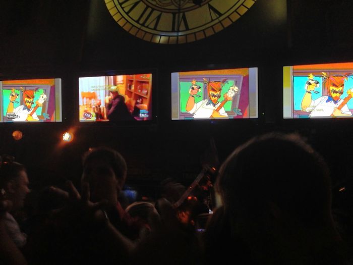 This Bar Plays 90's Cartoons On Their TVs Every Night