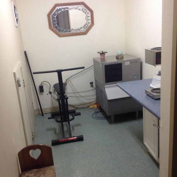 Motel Sign Said They Had A Gym