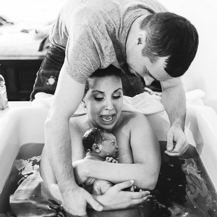 Pregnancy-giving-birth-fathers-participating-delivery-room