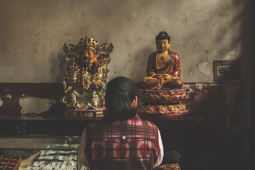 Through The Lens Of Natalie Kornalska: China’s Every Day Life.