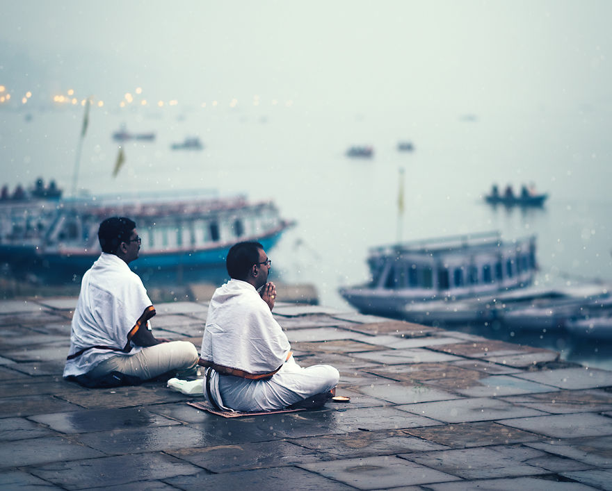 I Traveled To World's One Of The Oldest City To Photograph Its People And Spiritual Atmosphere