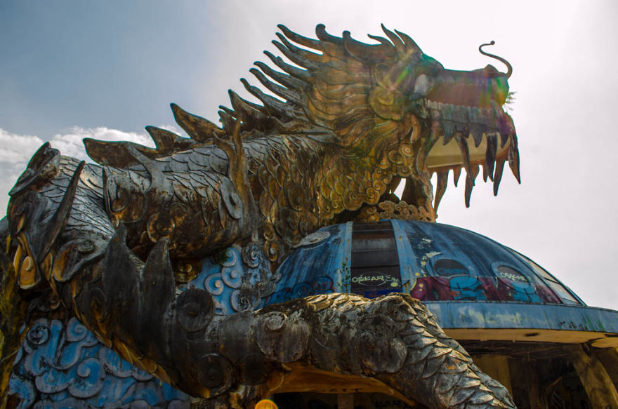 An Hour At A Run Down And Not So Spooky Waterpark, Hue