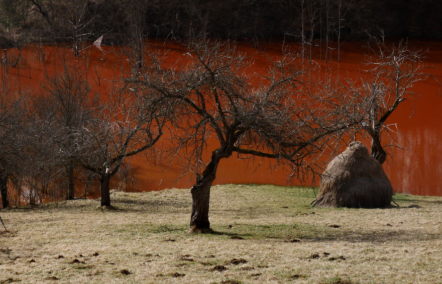 This Church Spire Is All That Remains Of A Village, Soon It Will Be Buried Completely This Church Spire Is All That Remains Of A Village, Soon It Will Be Buried Completely
