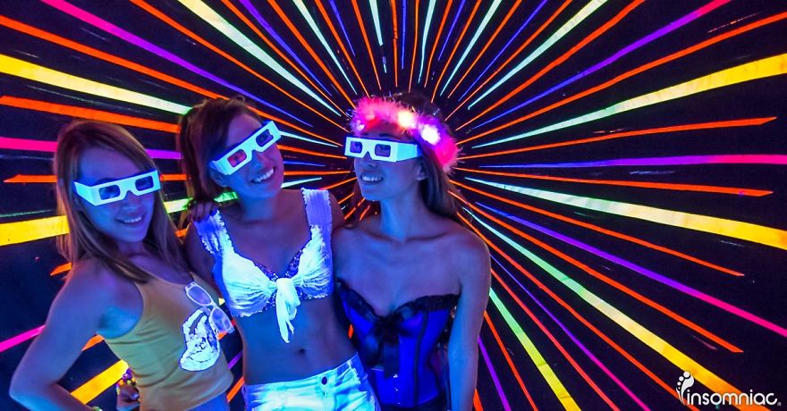 I Create Mind-Blowing 3d Blacklight Art Installations