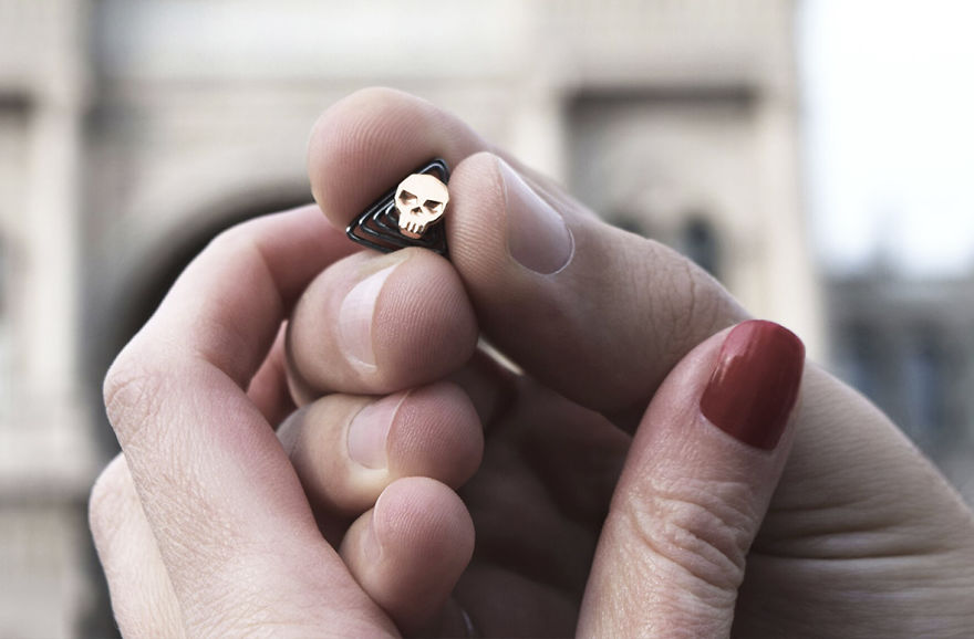 A Boyfriend Doesn’t Appreciate His Girlfriend’s Gift, But Instead Other Men Love It