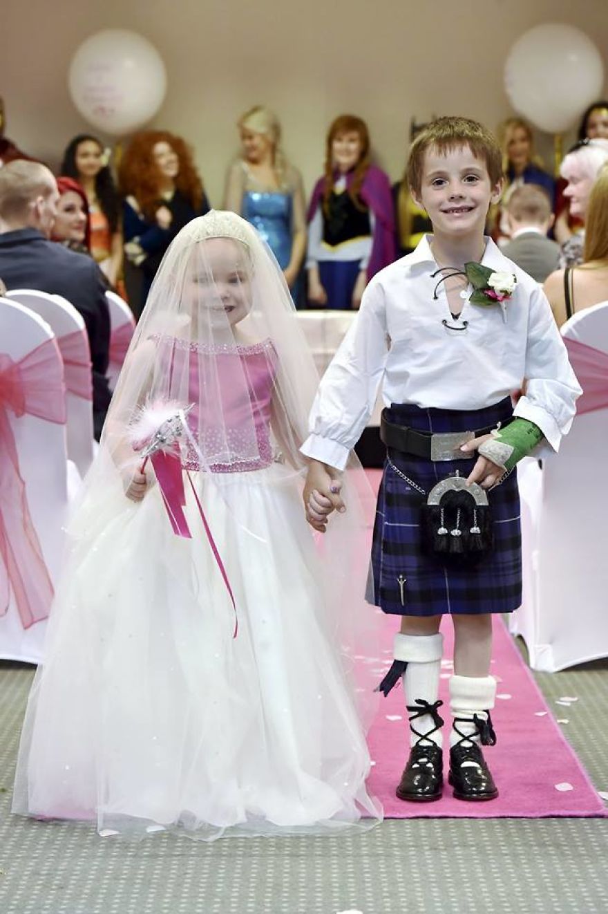 Terminally Ill Scottish Girl Has Fairytale ‘Wedding’ Terminally Ill Scottish Girl Has Fairytale ‘Wedding’