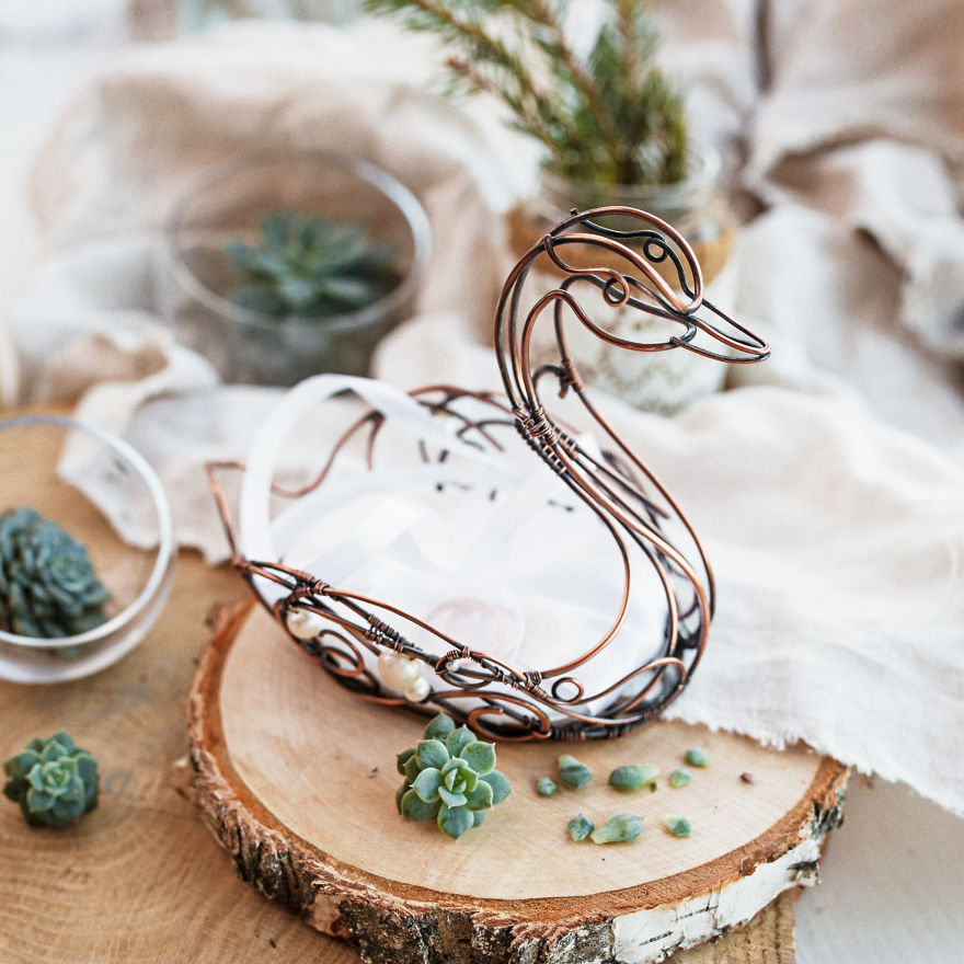 The Ukrainian Artist Uses Wire To Tell Love Stories