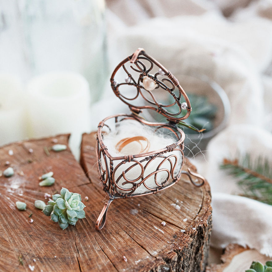 The Ukrainian Artist Uses Wire To Tell Love Stories