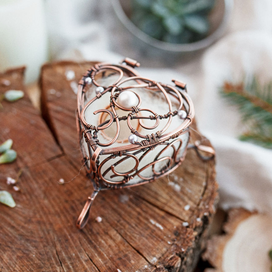 The Ukrainian Artist Uses Wire To Tell Love Stories