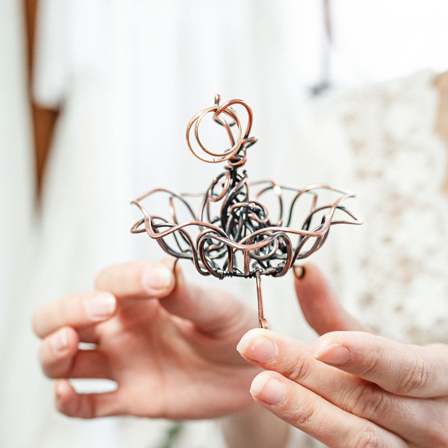 The Ukrainian Artist Uses Wire To Tell Love Stories