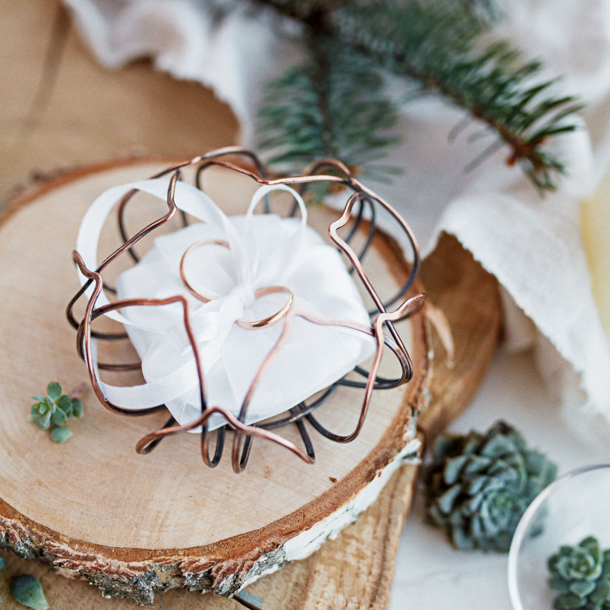 The Ukrainian Artist Uses Wire To Tell Love Stories