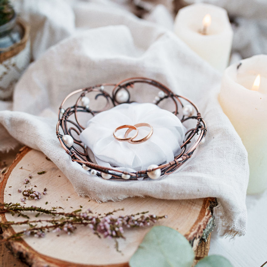 The Ukrainian Artist Uses Wire To Tell Love Stories