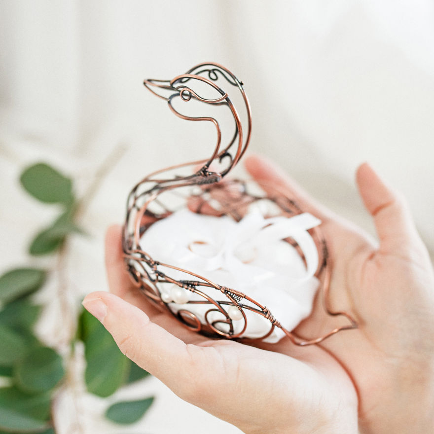 The Ukrainian Artist Uses Wire To Tell Love Stories