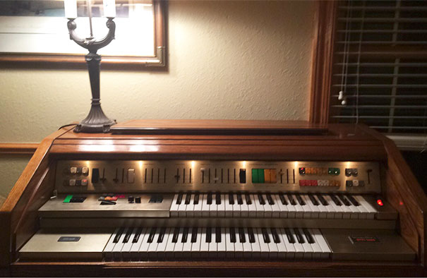 Went To Goodwill For A $3 Poster Frame - Came Back With A Wurlitzer Organ For $0.50