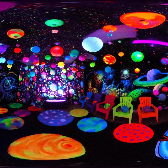 I Create Mind-Blowing 3d Blacklight Art Installations