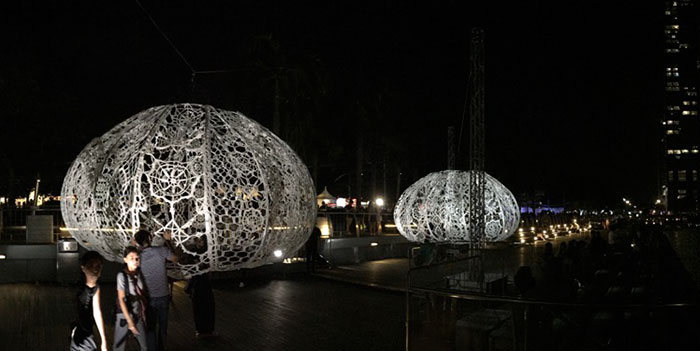 crocheted-urchins-sculpture-choi-shine-architects-singapore-marina-bay-10 crocheted-urchins-sculpture-choi-shine-architects-singapore-marina-bay-10