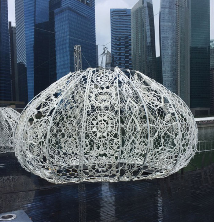 crocheted-urchins-sculpture-choi-shine-architects-singapore-marina-bay-6 crocheted-urchins-sculpture-choi-shine-architects-singapore-marina-bay-6