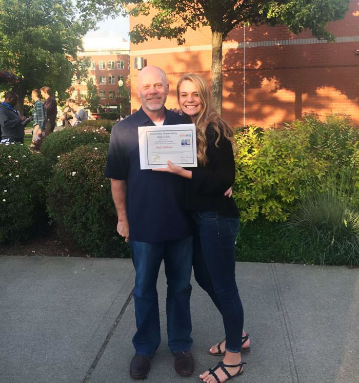 Dad Makes Daughter's Lunch Everyday But His Note On Her Last Day Of School Makes Everyone Cry