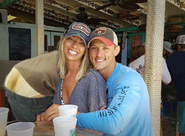 Funny-engaged-couple-photobomb-photoshop-best