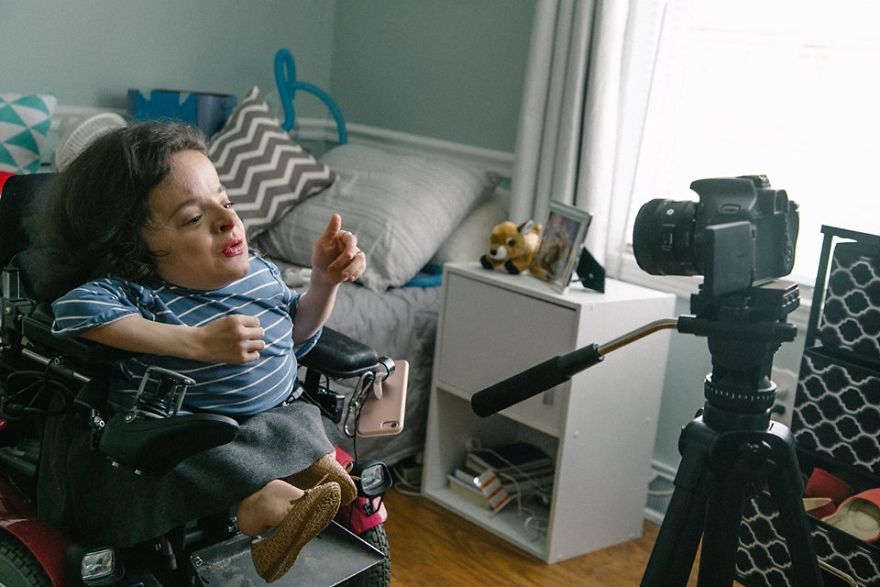 From Lonely Schoolgirl To Beauty Vlog Star