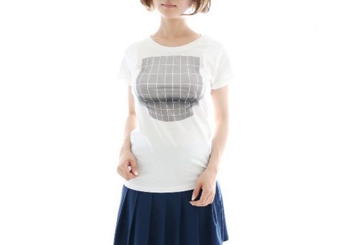 Skilfully Designed T-Shirt Can Give Everyone The Illusion Of Big Boobs