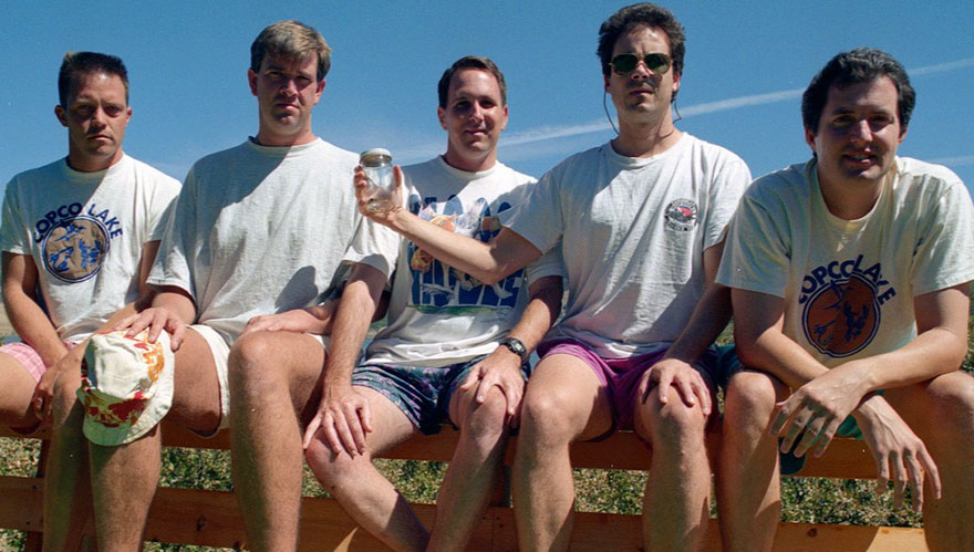 Five Friends Take Same Photo For 35 Years, And Go Viral Again In 2017 With Their Newest Pic