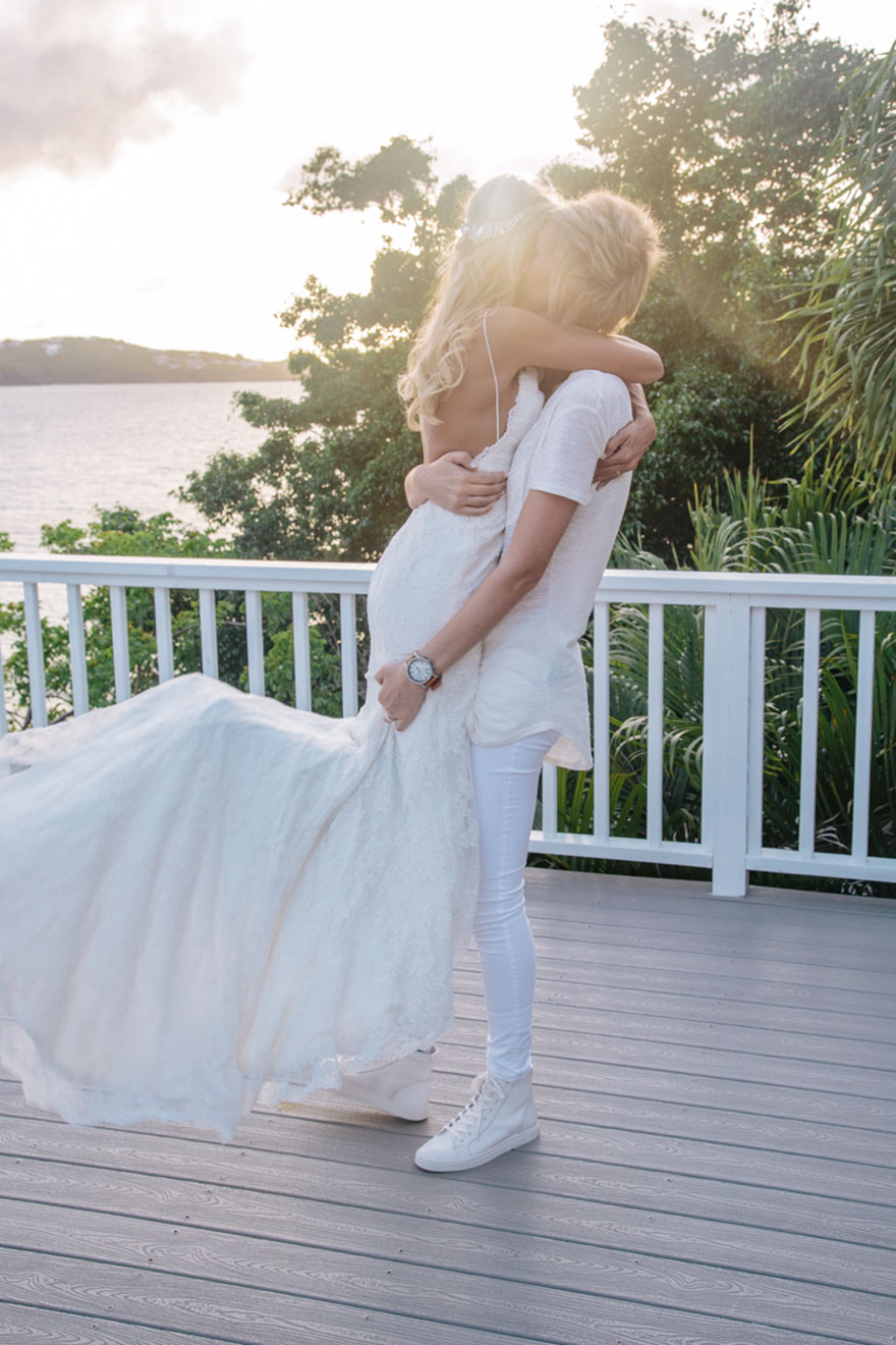 Two woman hugging in a perfect scenery 