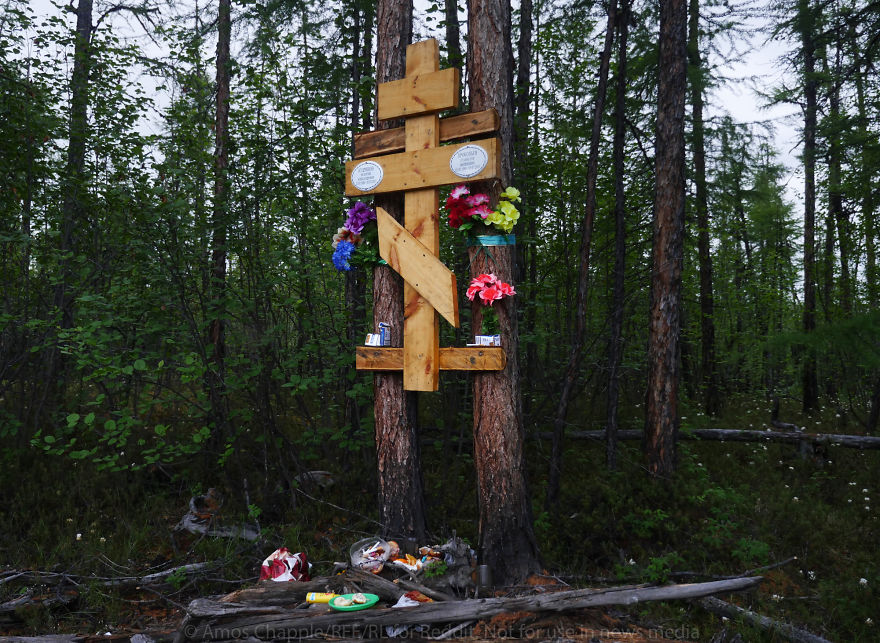 Photographer Joins Illegal Mammoth Tusk Hunt In Siberia, Captures How They Get Rich, Get Drunk And Nearly Die Photographer Joins Illegal Mammoth Tusk Hunt In Siberia, Captures How They Get Rich, Get Drunk And Nearly Die