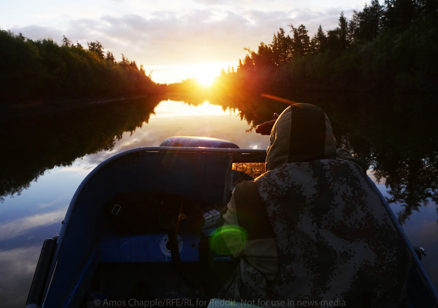 Photographer Joins Illegal Mammoth Tusk Hunt In Siberia, Captures How They Get Rich, Get Drunk And Nearly Die Photographer Joins Illegal Mammoth Tusk Hunt In Siberia, Captures How They Get Rich, Get Drunk And Nearly Die