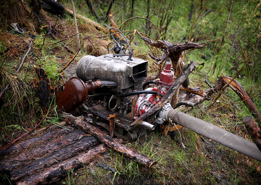 Photographer Joins Illegal Mammoth Tusk Hunt In Siberia, Captures How They Get Rich, Get Drunk And Nearly Die Photographer Joins Illegal Mammoth Tusk Hunt In Siberia, Captures How They Get Rich, Get Drunk And Nearly Die