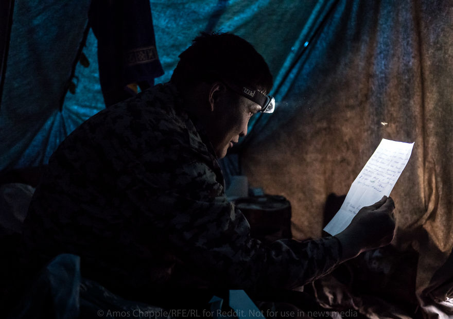Photographer Joins Illegal Mammoth Tusk Hunt In Siberia, Captures How They Get Rich, Get Drunk And Nearly Die Photographer Joins Illegal Mammoth Tusk Hunt In Siberia, Captures How They Get Rich, Get Drunk And Nearly Die