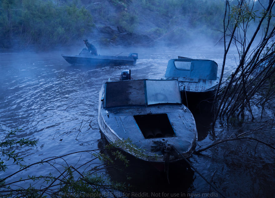 Photographer Joins Illegal Mammoth Tusk Hunt In Siberia, Captures How They Get Rich, Get Drunk And Nearly Die Photographer Joins Illegal Mammoth Tusk Hunt In Siberia, Captures How They Get Rich, Get Drunk And Nearly Die