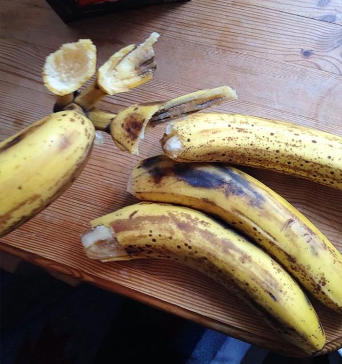 So I Wanted This Banana But The Stems All Came Off Of The Others Now I Have 4 Open Bananas Instead Of 1