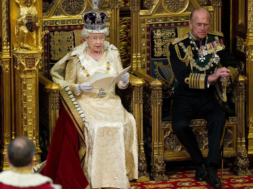 It Looks Like The Queen Just Trolled The UK Prime-Minister About Brexit In The Most Brilliant Way It Looks Like The Queen Just Trolled The UK Prime-Minister About Brexit In The Most Brilliant Way