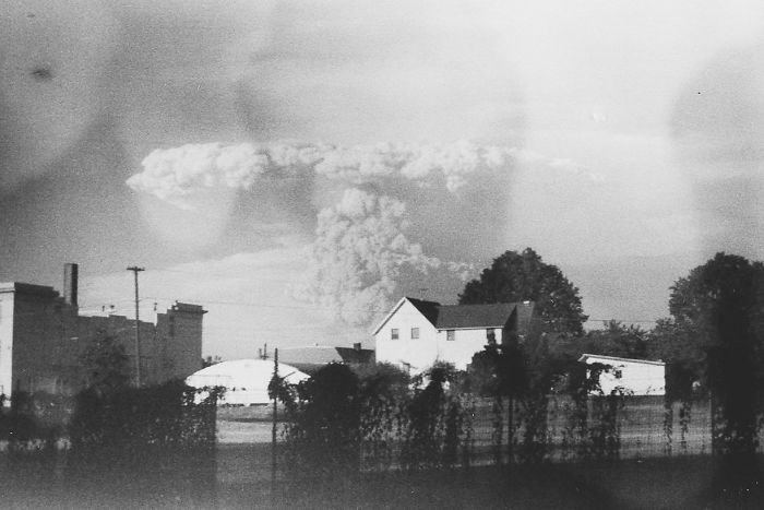 Woman Buys Old Camera In Thrift Store, Develops Its Film, And Discovers Mt. St. Helens Eruption Photos Woman Buys Old Camera In Thrift Store, Develops Its Film, And Discovers Mt. St. Helens Eruption Photos
