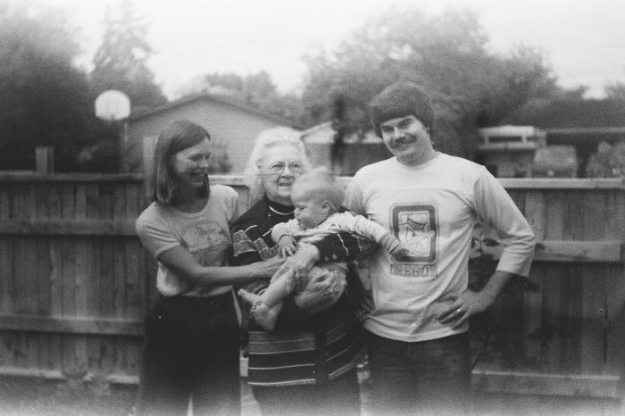 Woman Buys Old Camera In Thrift Store, Develops Its Film, And Discovers Mt. St. Helens Eruption Photos Woman Buys Old Camera In Thrift Store, Develops Its Film, And Discovers Mt. St. Helens Eruption Photos