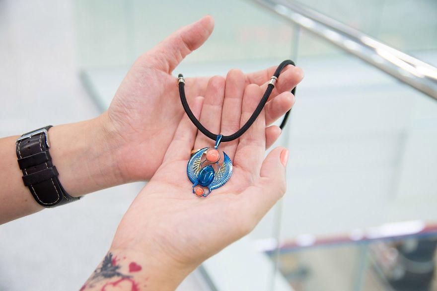 Russian Studio "Art Queen" Makes A Very Interesting Jewelry Of Titanium. Russian Studio "Art Queen" Makes A Very Interesting Jewelry Of Titanium.