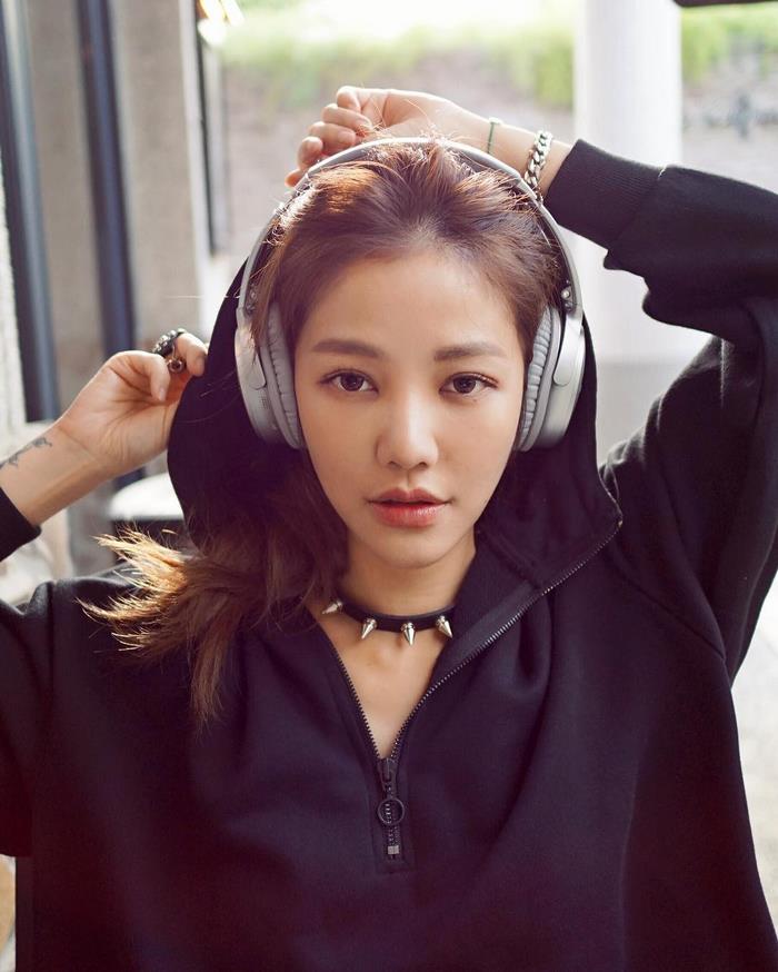 Lure Hsu with headphones