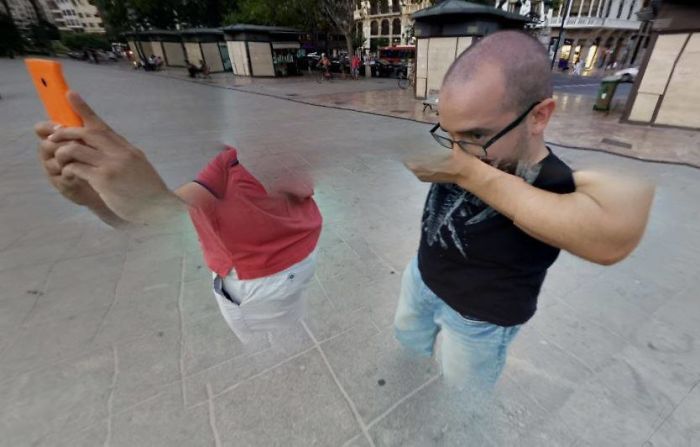 In Valencia With Friends, We All Decided To Take A Panorama Shot Of A Square. One Of My Friends Tried A Photo-sphere Instead.