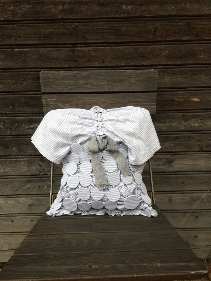 300 Old Tshirts, 20 Refugee Kids And One Wind Mill