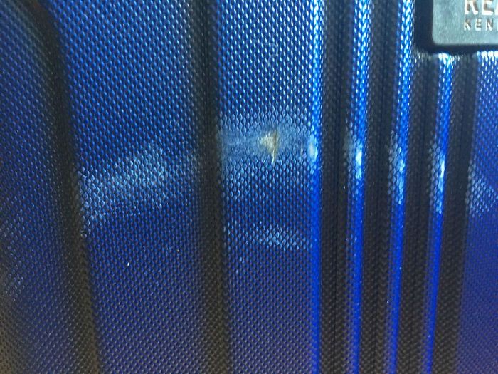 United Airlines Passenger Films How Terribly They Handle Luggage, And It Escalates Quickly United Airlines Passenger Films How Terribly They Handle Luggage, And It Escalates Quickly