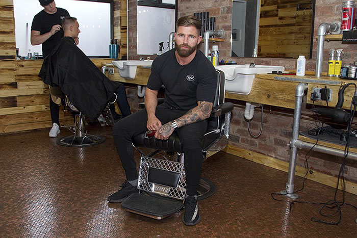 When This Barber Was Quoted £1000 For The New Shop Floor He Decided To Cover It With 70,000 Pennies Instead When This Barber Was Quoted £1000 For The New Shop Floor He Decided To Cover It With 70,000 Pennies Instead