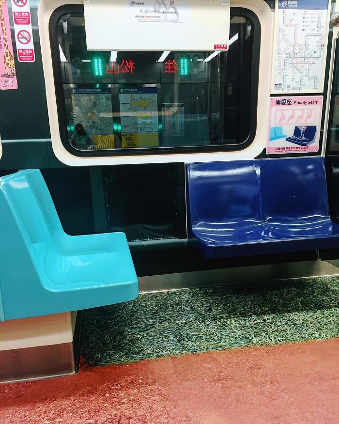 Taiwan Surprises Passengers By Turning Subway Cars Into Different Sport Venues For Upcoming Universiade Taiwan Surprises Passengers By Turning Subway Cars Into Different Sport Venues For Upcoming Universiade