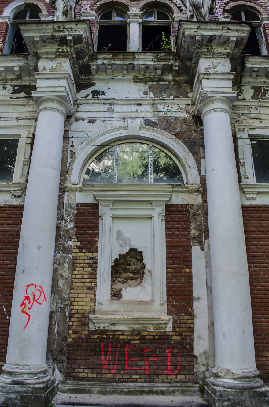 Stunning Interiors From Abandoned Thermal Baths In Herculane, Romania.