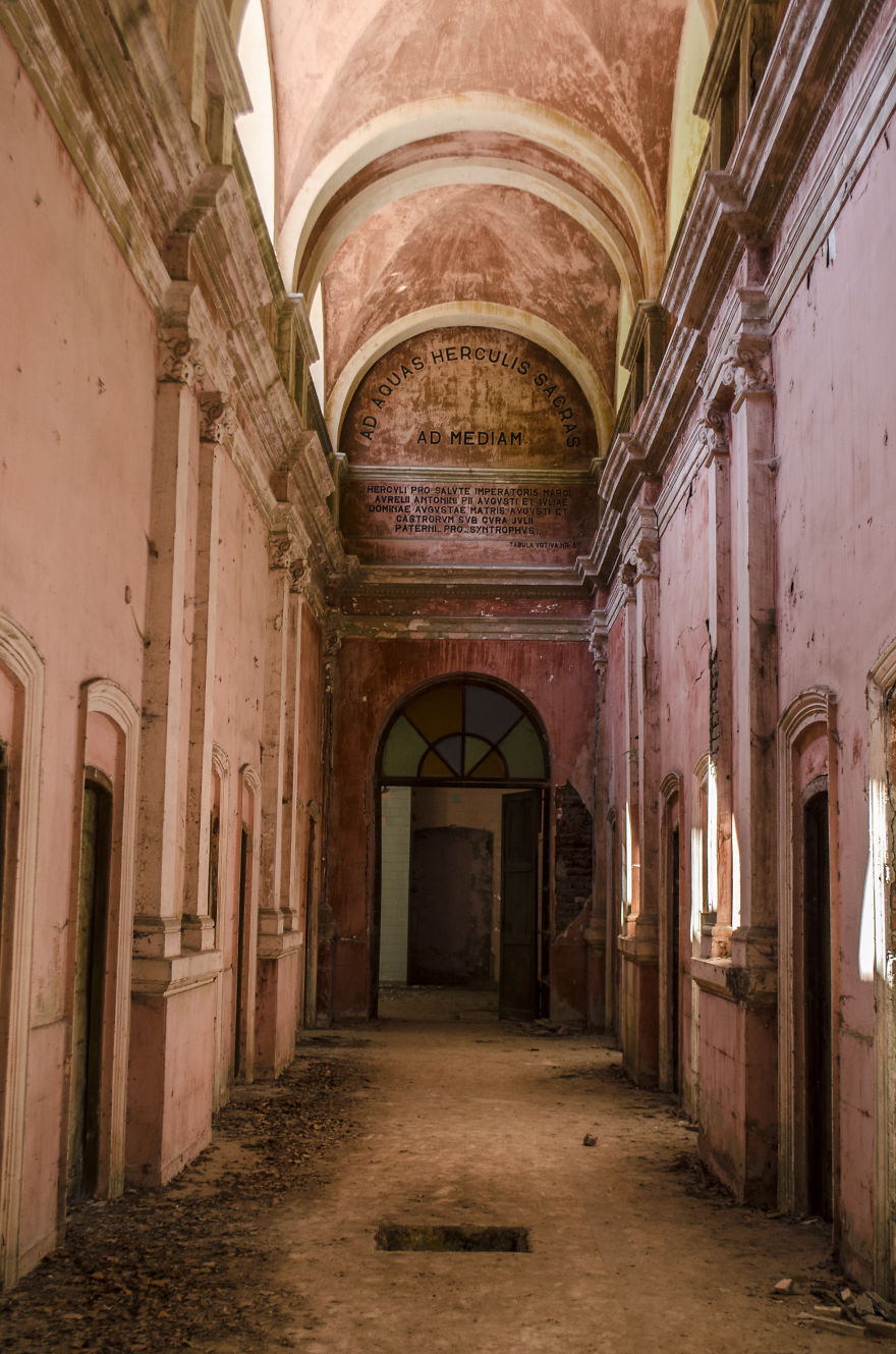 Stunning Interiors From Abandoned Thermal Baths In Herculane, Romania. Stunning Interiors From Abandoned Thermal Baths In Herculane, Romania.